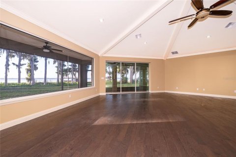 House in Grand Island, Florida 3 bedrooms, 221.39 sq.m. № 2196087 - photo 18