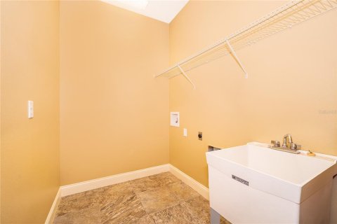 House in Grand Island, Florida 3 bedrooms, 221.39 sq.m. № 2196087 - photo 29