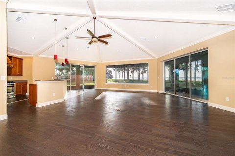 House in Grand Island, Florida 3 bedrooms, 221.39 sq.m. № 2196087 - photo 14