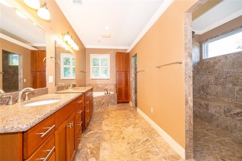 House in Grand Island, Florida 3 bedrooms, 221.39 sq.m. № 2196087 - photo 25