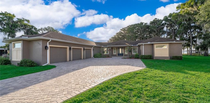 House in Grand Island, Florida 3 bedrooms, 221.39 sq.m. № 2196087