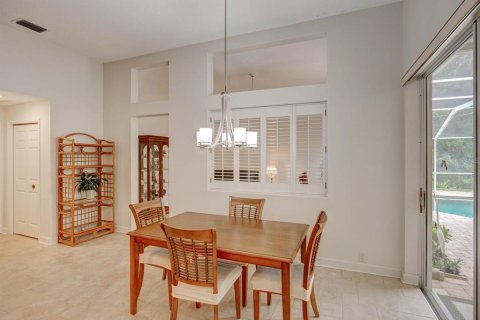 House in Palm Harbor, Florida 4 bedrooms, 271.46 sq.m. № 1900129 - photo 14