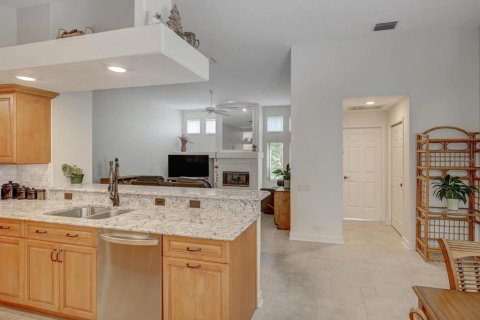 House in Palm Harbor, Florida 4 bedrooms, 271.46 sq.m. № 1900129 - photo 13