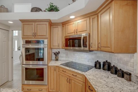 House in Palm Harbor, Florida 4 bedrooms, 271.46 sq.m. № 1900129 - photo 17