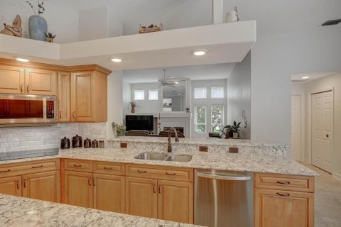 House in Palm Harbor, Florida 4 bedrooms, 271.46 sq.m. № 1900129 - photo 16