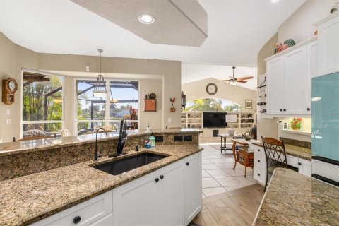 Villa ou maison à vendre à Punta Gorda, Floride: 3 chambres, 216 m2 № 2151564 - photo 12