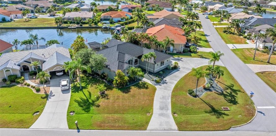 Villa ou maison à Punta Gorda, Floride 3 chambres, 216 m2 № 2151564
