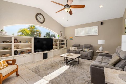 Villa ou maison à vendre à Punta Gorda, Floride: 3 chambres, 216 m2 № 2151564 - photo 4