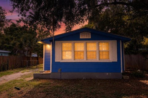 House in Mount Dora, Florida 2 bedrooms, 76.55 sq.m. № 2280149
