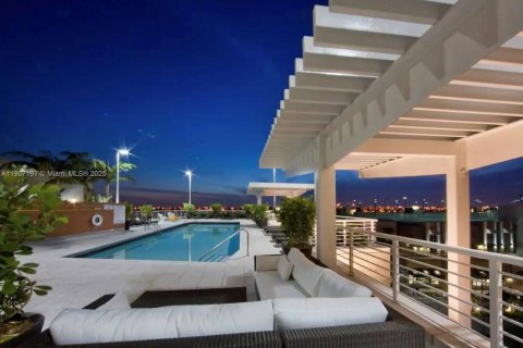 Condo in Miami, Florida, 1 bedroom  № 1963650 - photo 9