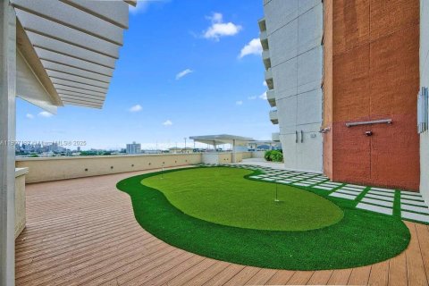 Condo in Miami, Florida, 1 bedroom  № 1963650 - photo 11