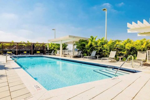 Condo in Miami, Florida, 1 bedroom  № 1963650 - photo 7