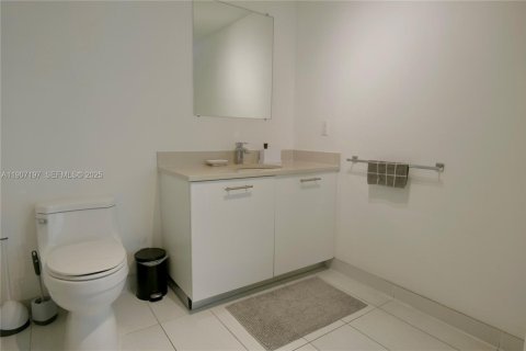 Condo in Miami, Florida, 1 bedroom  № 1963650 - photo 29