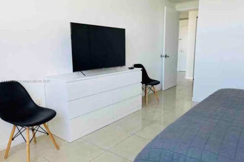 Condo in Miami, Florida, 1 bedroom  № 1963650 - photo 20