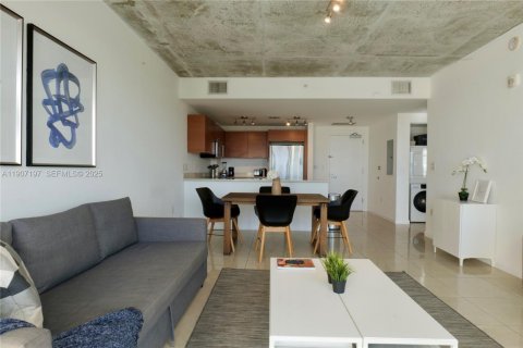 Condo in Miami, Florida, 1 bedroom  № 1963650 - photo 25