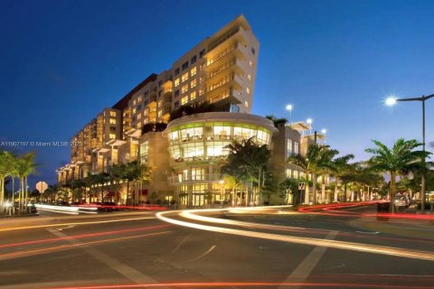 Condo in Miami, Florida, 1 bedroom  № 1963650 - photo 1