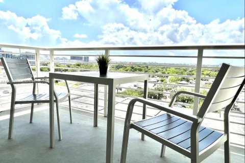 Condo in Miami, Florida, 1 bedroom  № 1963650 - photo 14