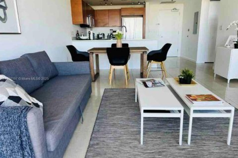 Condo in Miami, Florida, 1 bedroom  № 1963650 - photo 15