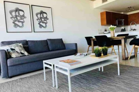 Condo in Miami, Florida, 1 bedroom  № 1963650 - photo 16