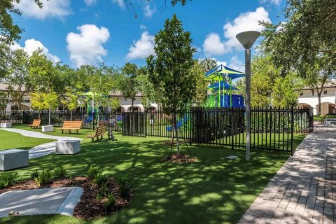 Condo in Miami, Florida, 1 bedroom  № 1963650 - photo 5