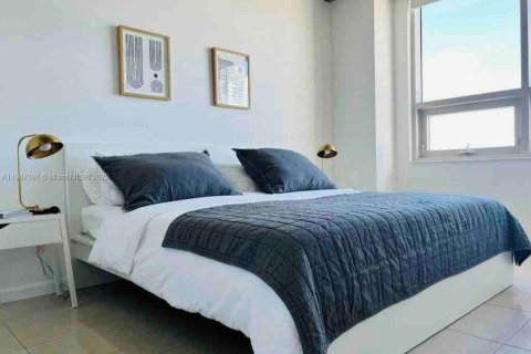 Condo in Miami, Florida, 1 bedroom  № 1963650 - photo 19