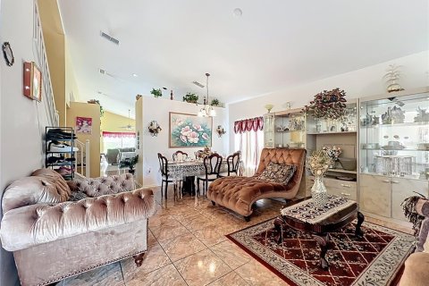 House in Orlando, Florida 4 bedrooms, 264.4 sq.m. № 1786861 - photo 4