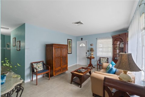 Casa en venta en Hollywood, Florida, 4 dormitorios, 152.64 m2 № 1855284 - foto 3