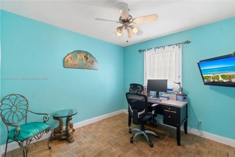 Casa en venta en Hollywood, Florida, 4 dormitorios, 152.64 m2 № 1855284 - foto 19