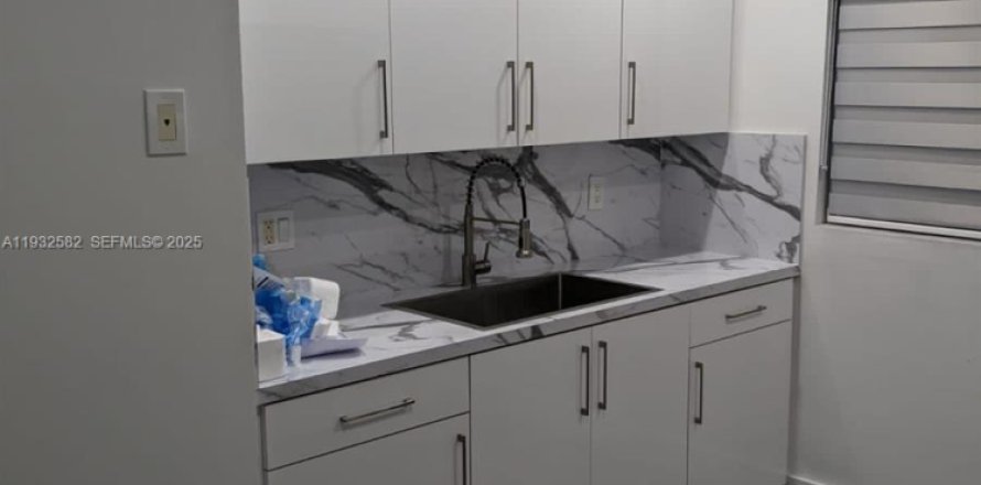 Condo à Hialeah, Floride, 2 chambres  № 1991001