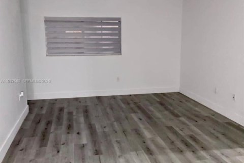 Copropriété à louer à Hialeah, Floride: 2 chambres, 91.04 m2 № 1991001 - photo 6