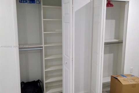Copropriété à louer à Hialeah, Floride: 2 chambres, 91.04 m2 № 1991001 - photo 10