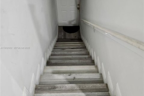 Copropriété à louer à Hialeah, Floride: 2 chambres, 91.04 m2 № 1991001 - photo 3