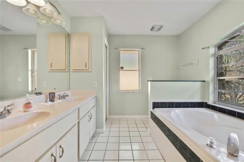 House in Lecanto, Florida 4 bedrooms, 200.95 sq.m. № 2195371 - photo 30