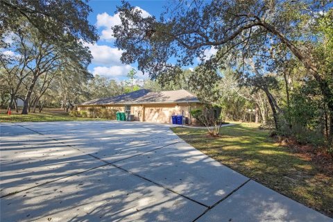 House in Lecanto, Florida 4 bedrooms, 200.95 sq.m. № 2195371 - photo 10
