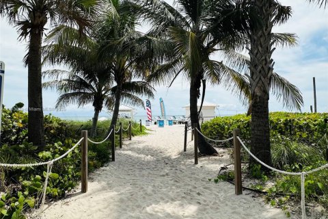 Condominio en venta en Miami Beach, Florida, 2 dormitorios, 89.19 m2 № 1978424 - foto 27