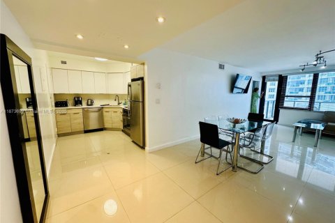 Condominio en venta en Miami Beach, Florida, 2 dormitorios, 89.19 m2 № 1978424 - foto 6