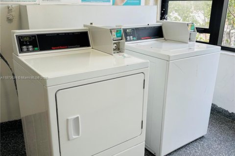 Condominio en venta en Miami Beach, Florida, 2 dormitorios, 89.19 m2 № 1978424 - foto 24