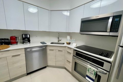 Condominio en venta en Miami Beach, Florida, 2 dormitorios, 89.19 m2 № 1978424 - foto 7