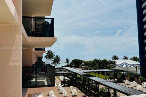 Condominio en venta en Miami Beach, Florida, 2 dormitorios, 89.19 m2 № 1978424 - foto 16