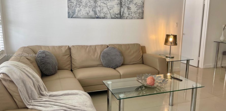 Condominio en Miami Beach, Florida, 2 dormitorios № 1978424