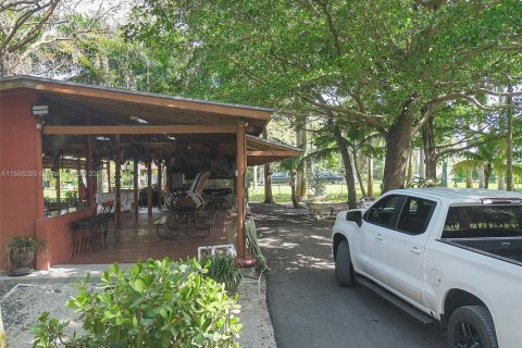 Villa ou maison à vendre à Miami, Floride: 2 chambres № 1694552 - photo 23