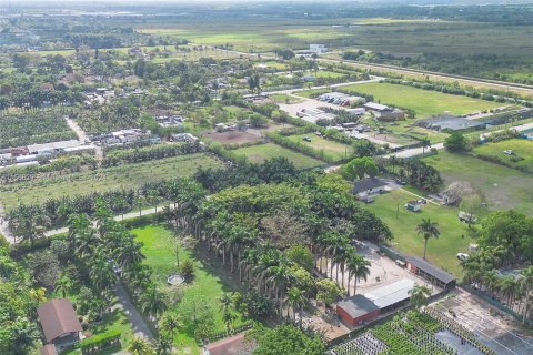 Villa ou maison à vendre à Miami, Floride: 2 chambres № 1694552 - photo 6