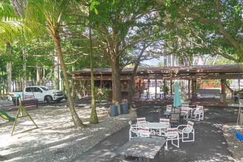 Villa ou maison à vendre à Miami, Floride: 2 chambres № 1694552 - photo 24