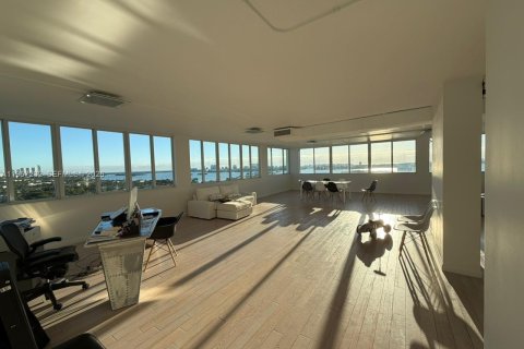 Купить кондоминиум в Норт-Майами, Флорида 2 спальни, 209.22м2, № 2019777 - фото 3