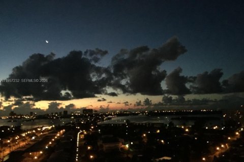 Купить кондоминиум в Норт-Майами, Флорида 2 спальни, 209.22м2, № 2019777 - фото 27