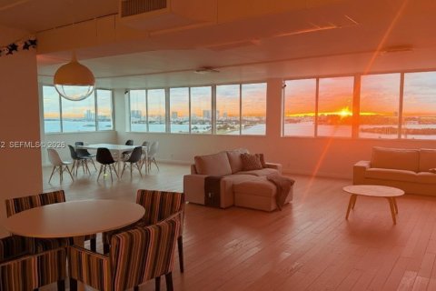 Купить кондоминиум в Норт-Майами, Флорида 2 спальни, 209.22м2, № 2019777 - фото 2