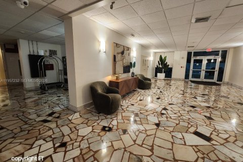 Купить кондоминиум в Норт-Майами, Флорида 2 спальни, 209.22м2, № 2019777 - фото 24