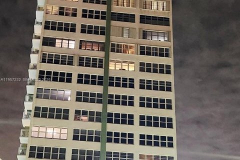 Купить кондоминиум в Норт-Майами, Флорида 2 спальни, 209.22м2, № 2019777 - фото 26