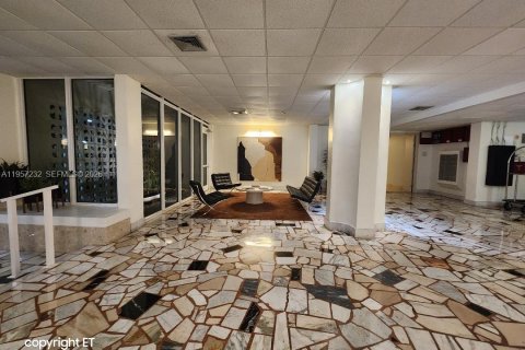 Купить кондоминиум в Норт-Майами, Флорида 2 спальни, 209.22м2, № 2019777 - фото 23