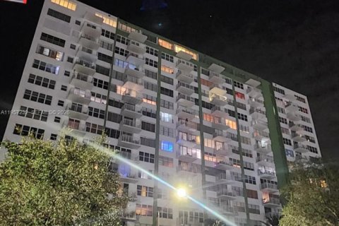 Купить кондоминиум в Норт-Майами, Флорида 2 спальни, 209.22м2, № 2019777 - фото 25